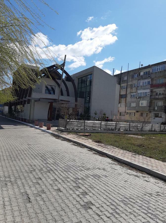 Apartament 2 Camere Sulina Bagian luar foto